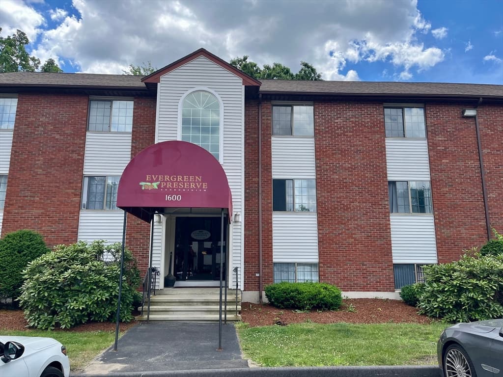 1600 Skyline Dr # 6, Lowell MA 01854
