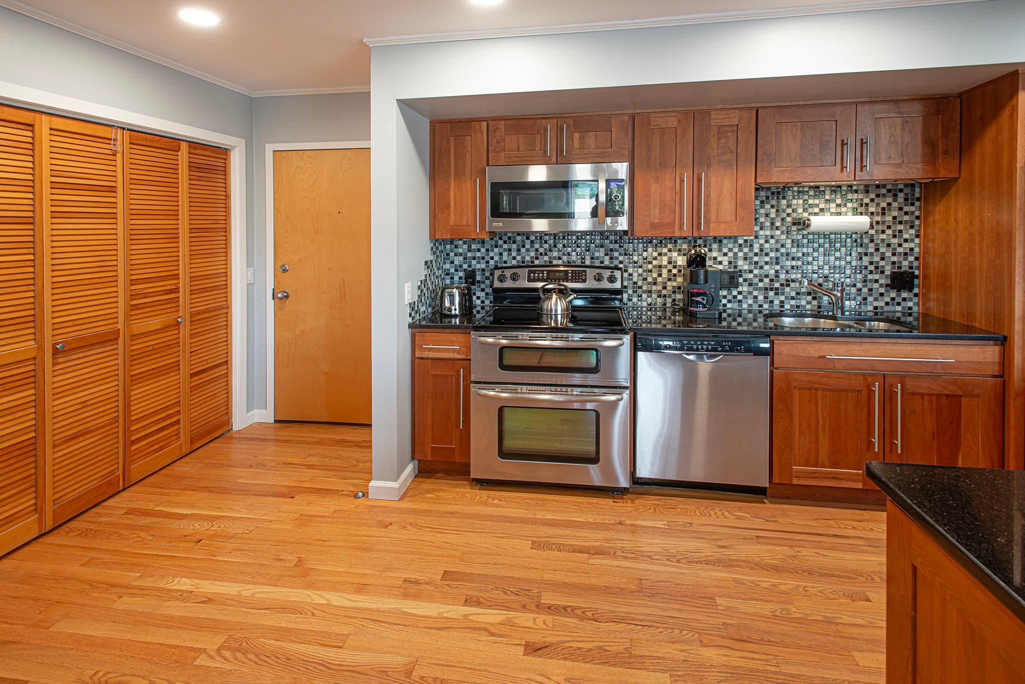 Condominium at 351 Pleasant Street # 11, Northampton MA 01060, Northampton, photo 2 of 17