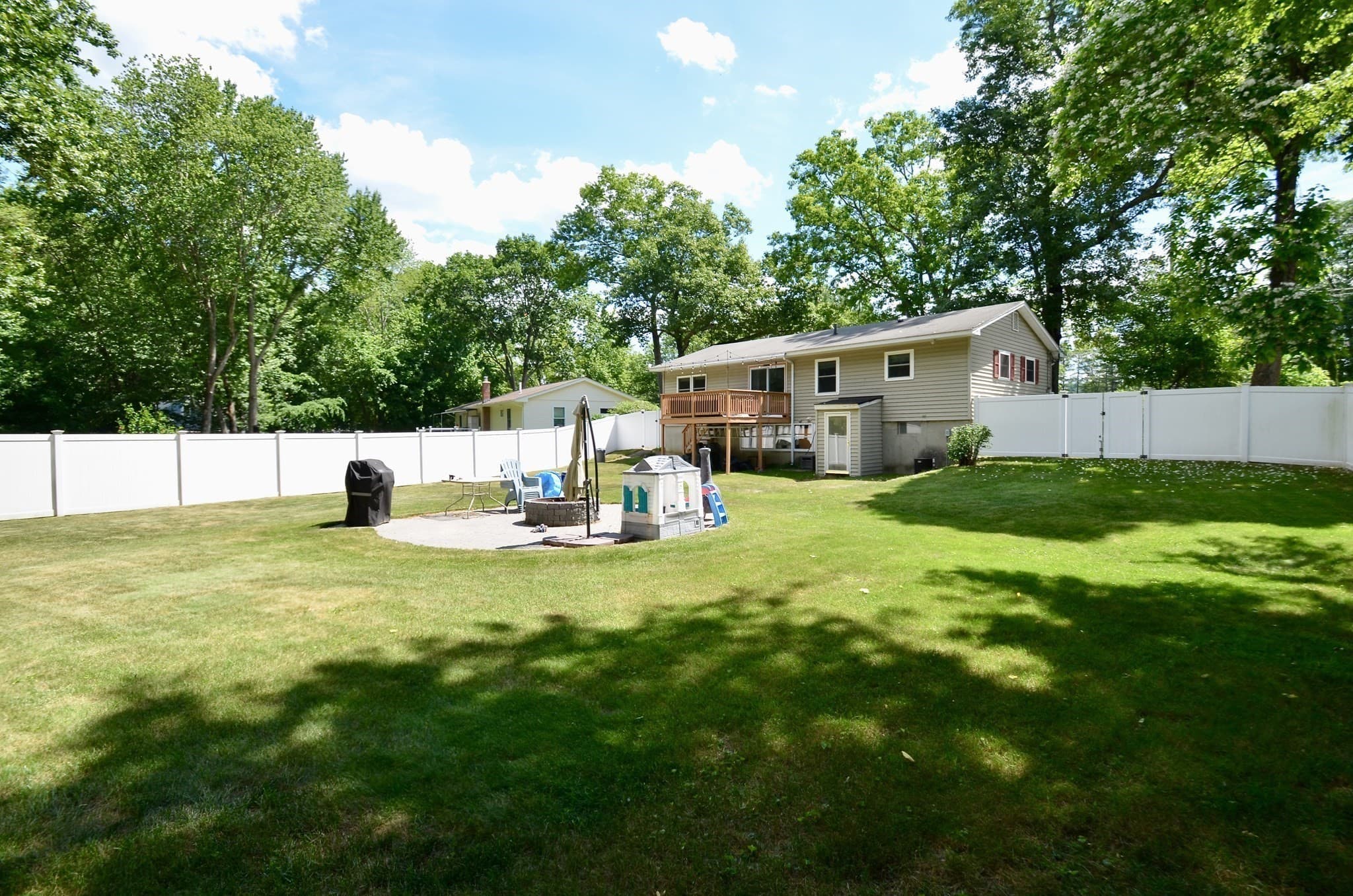 Single Family Residence at 1617 Providence Rd, Northbridge MA 01534, photo 2 of 32