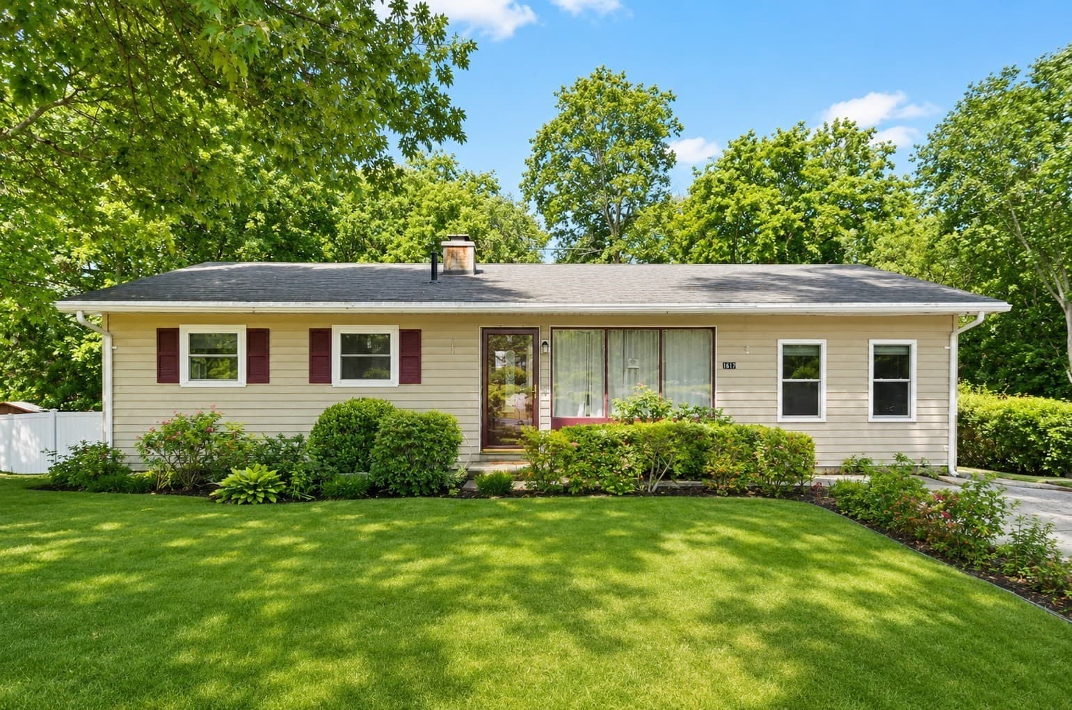 1617 Providence Rd, Northbridge MA 01534