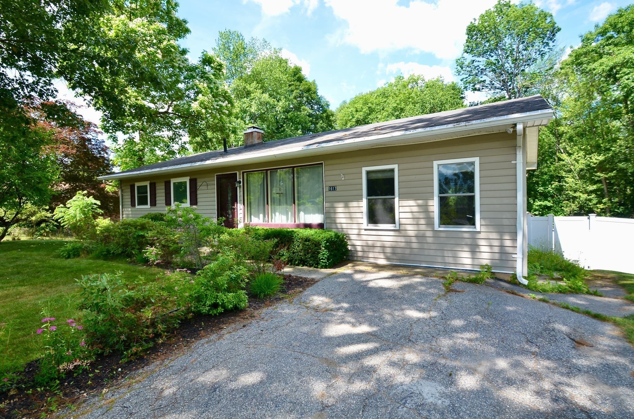 Single Family Residence at 1617 Providence Rd, Northbridge MA 01534, photo 5 of 32