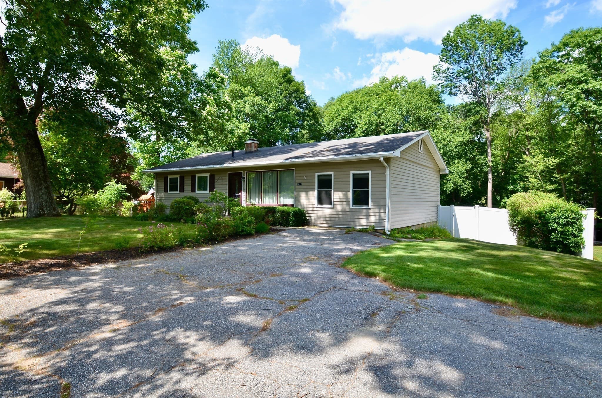 Single Family Residence at 1617 Providence Rd, Northbridge MA 01534, photo 4 of 32