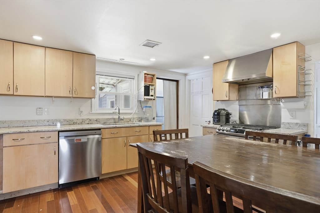 100 Westland Ave, Newton MA 02465 photo 13
