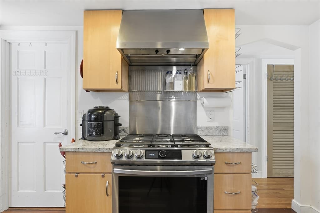 100 Westland Ave, Newton MA 02465 photo 17