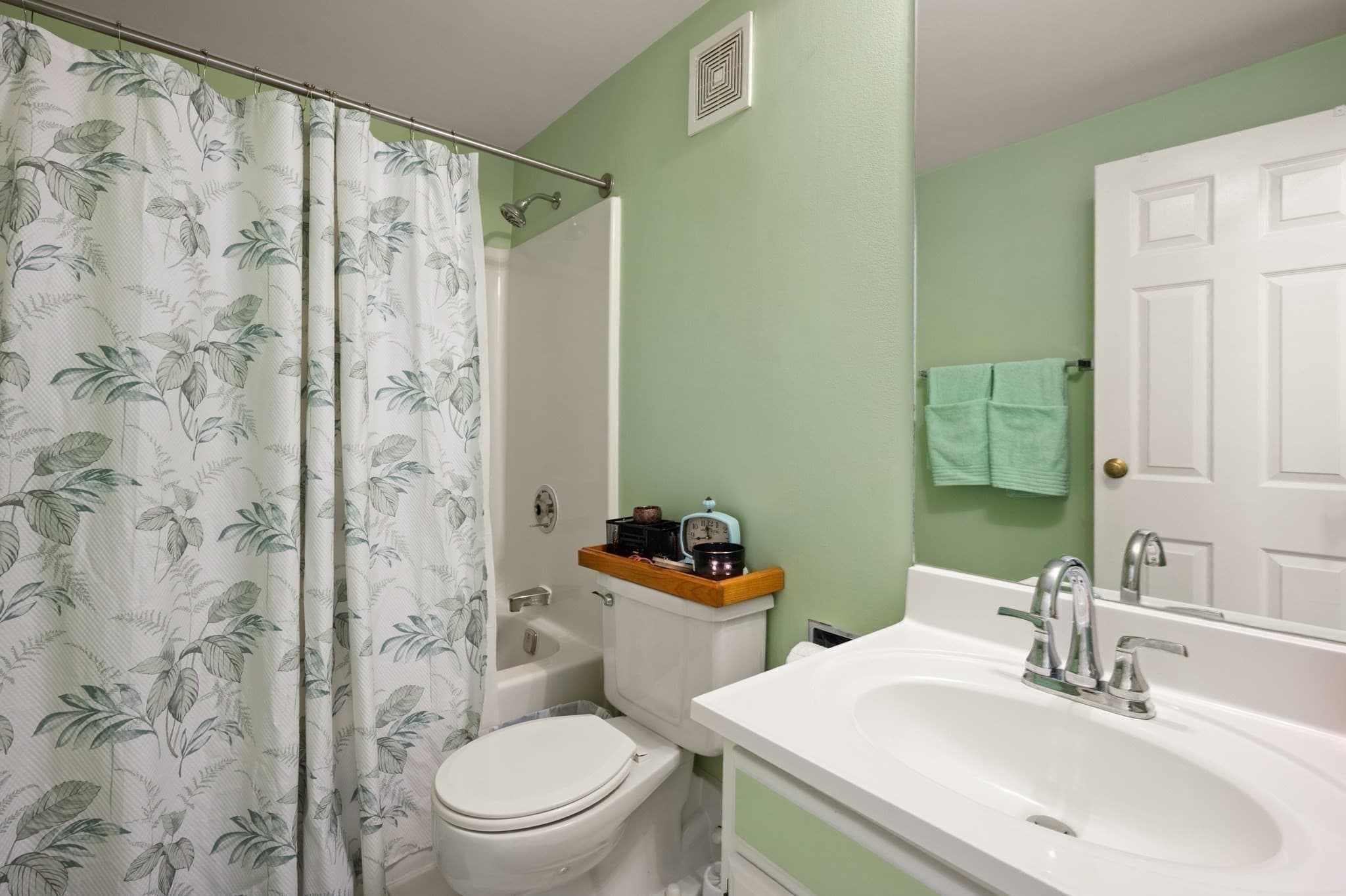Condominium at 474 Revere Beach Blvd # 404, Revere MA 02151, photo 12 of 17