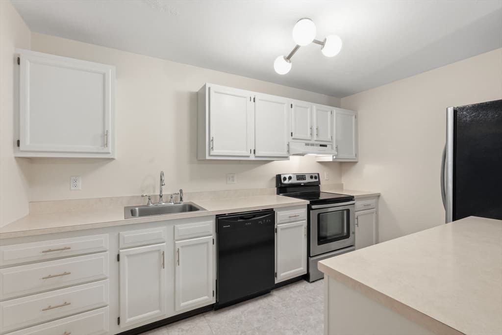 Condominium at 44 Evergreen Rd # 302, Northampton MA 01053, Northampton, photo 9 of 28