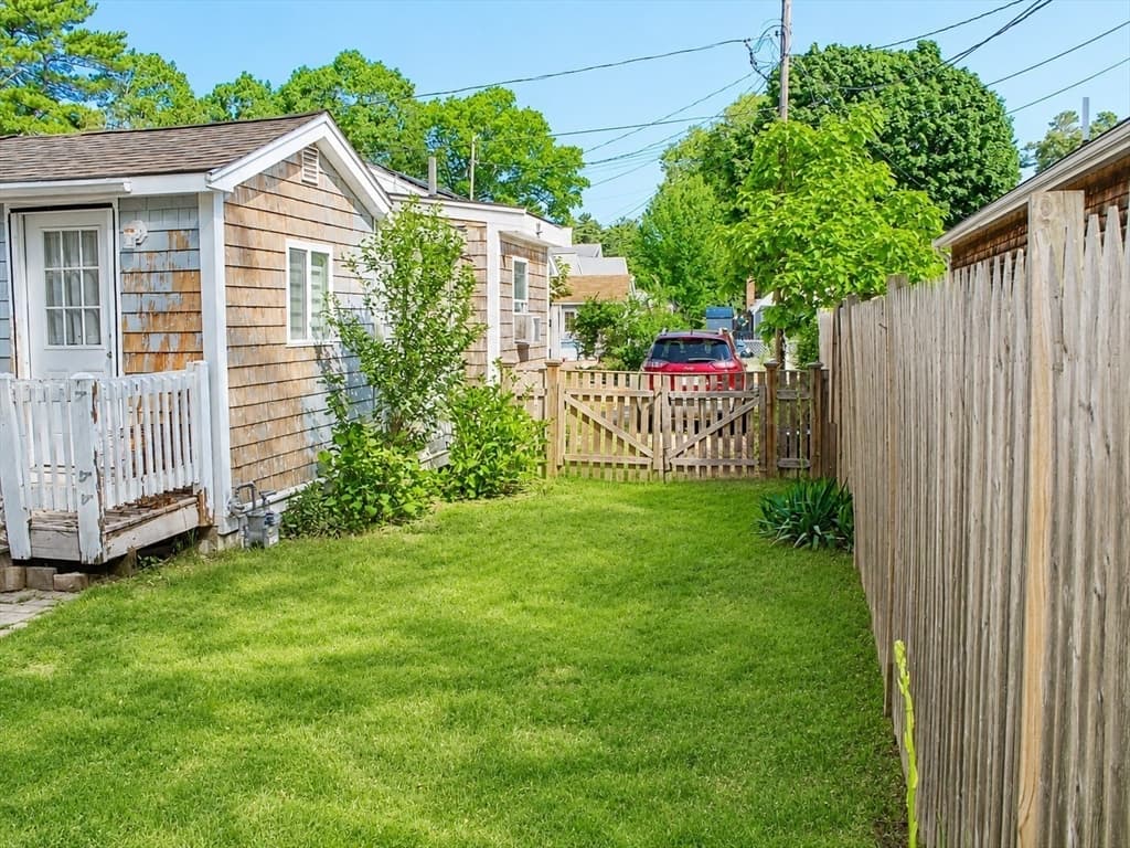9 Medina Dr, Wareham MA 02571 photo 2