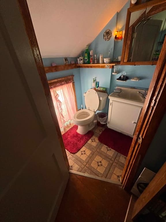 Single Family Residence at 148 Hamlet St, Fall River MA 02724, photo 4 of 11