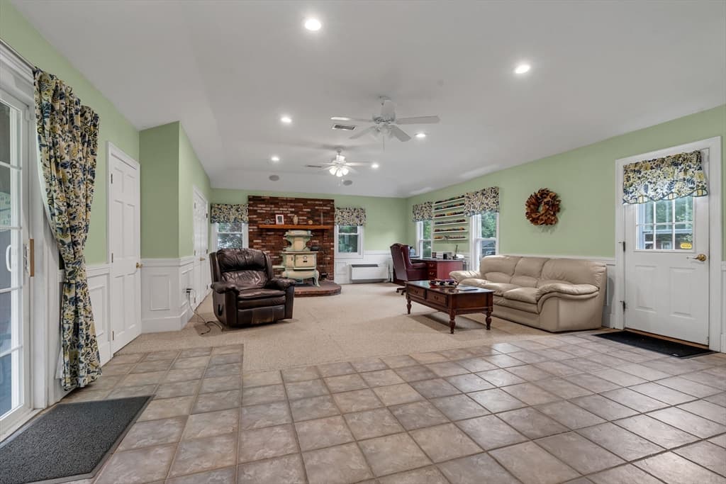 3 Douglas Circle, Smithfield RI 02828 photo 3