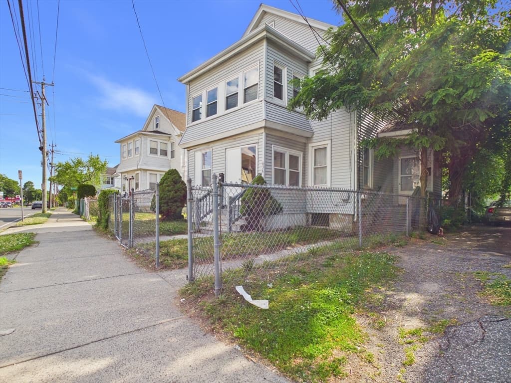634-636 Dickinson St, Springfield MA 01108