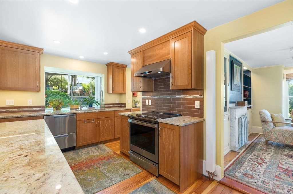 Condominium at 84 Granite St # 84, Rockport MA 01966, Rockport, photo 11 of 38