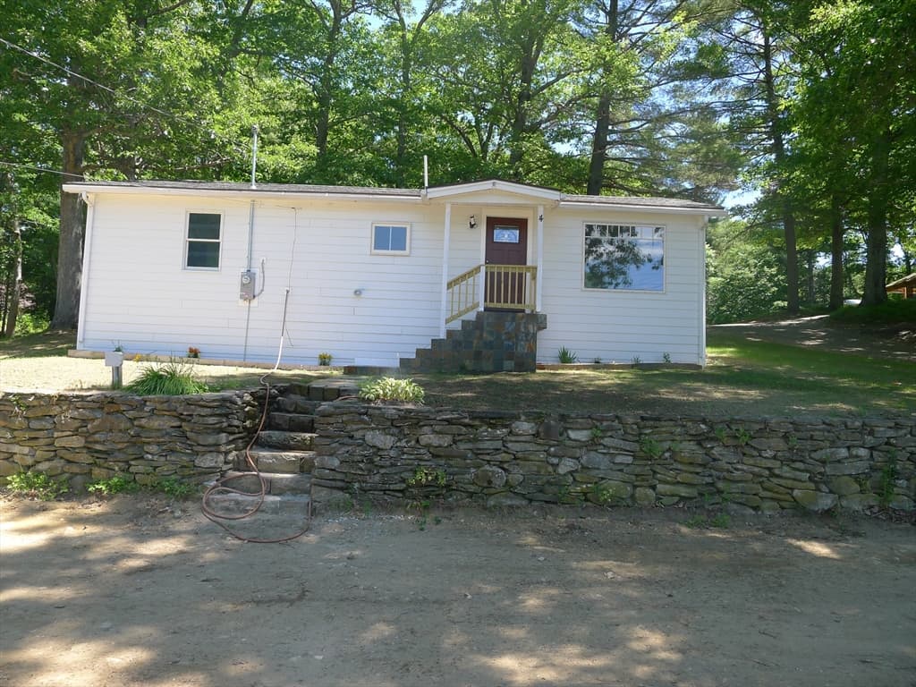 4 Cranberry Meadow Shore Rd, Charlton MA 01507