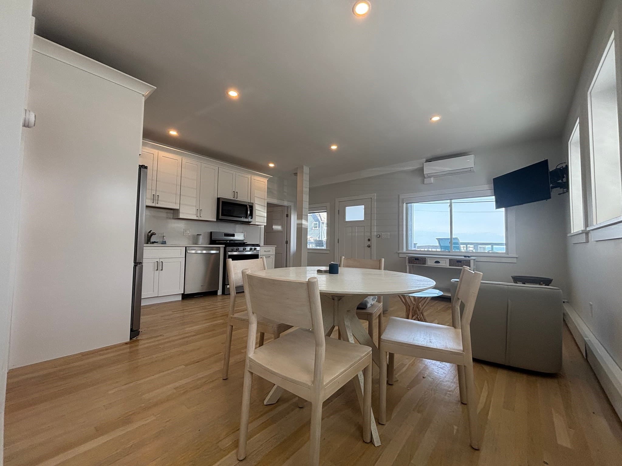 3 Family at 179 Atlantic Ave, Hull MA 02045, photo 12 of 33