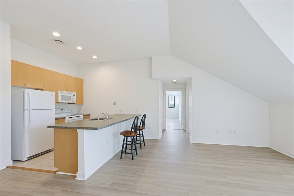 72 Ashland St # 408, Malden MA 02148 photo 3