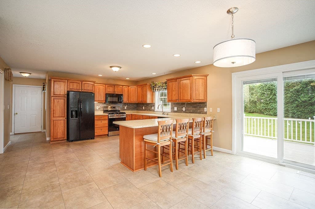 Single Family Residence at 58 San Souci Drive, South Hadley MA 01075, photo 10 of 41