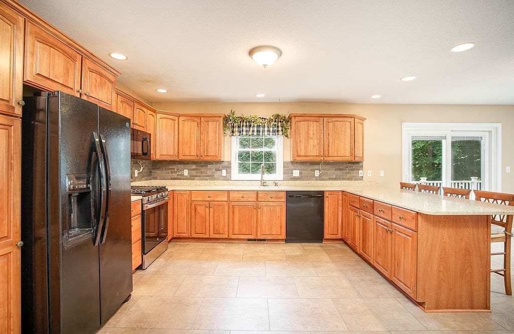 Single Family Residence at 58 San Souci Drive, South Hadley MA 01075, photo 11 of 41
