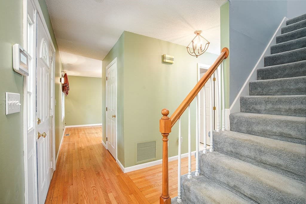 Single Family Residence at 58 San Souci Drive, South Hadley MA 01075, photo 8 of 41