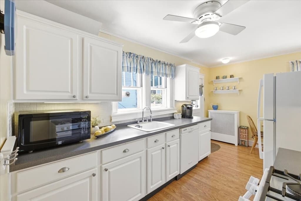 366 Warren St, Needham MA 02492 photo 8