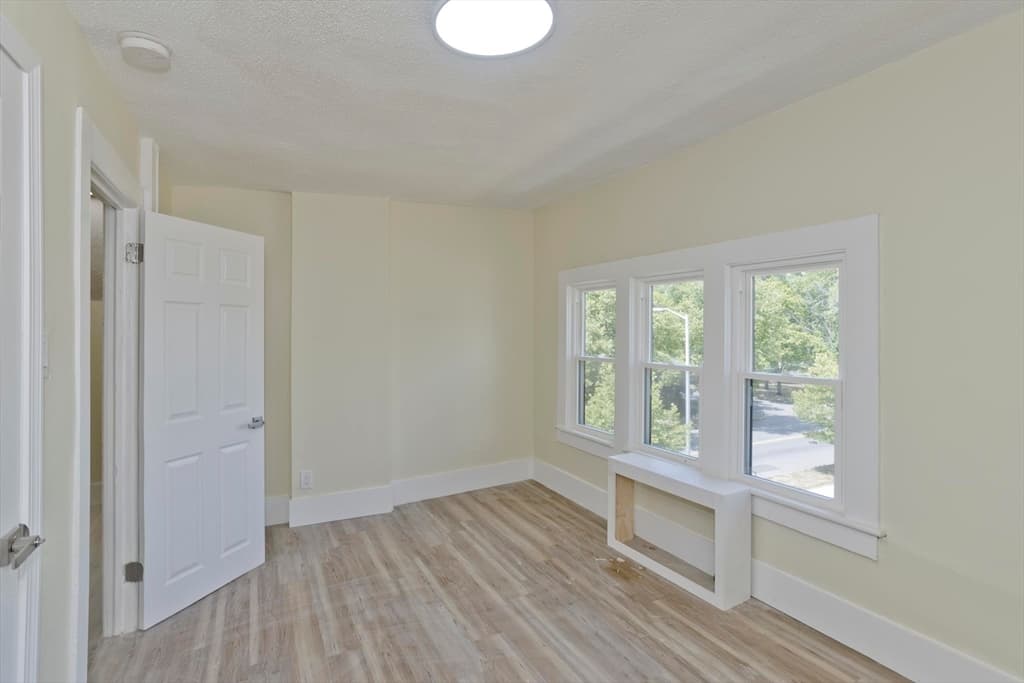205 St James Ave, Springfield MA 01109 photo 23