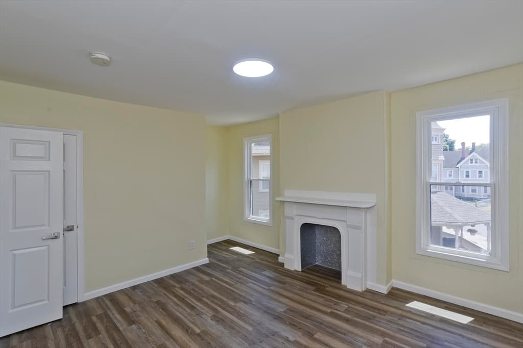 205 St James Ave, Springfield MA 01109 photo 13