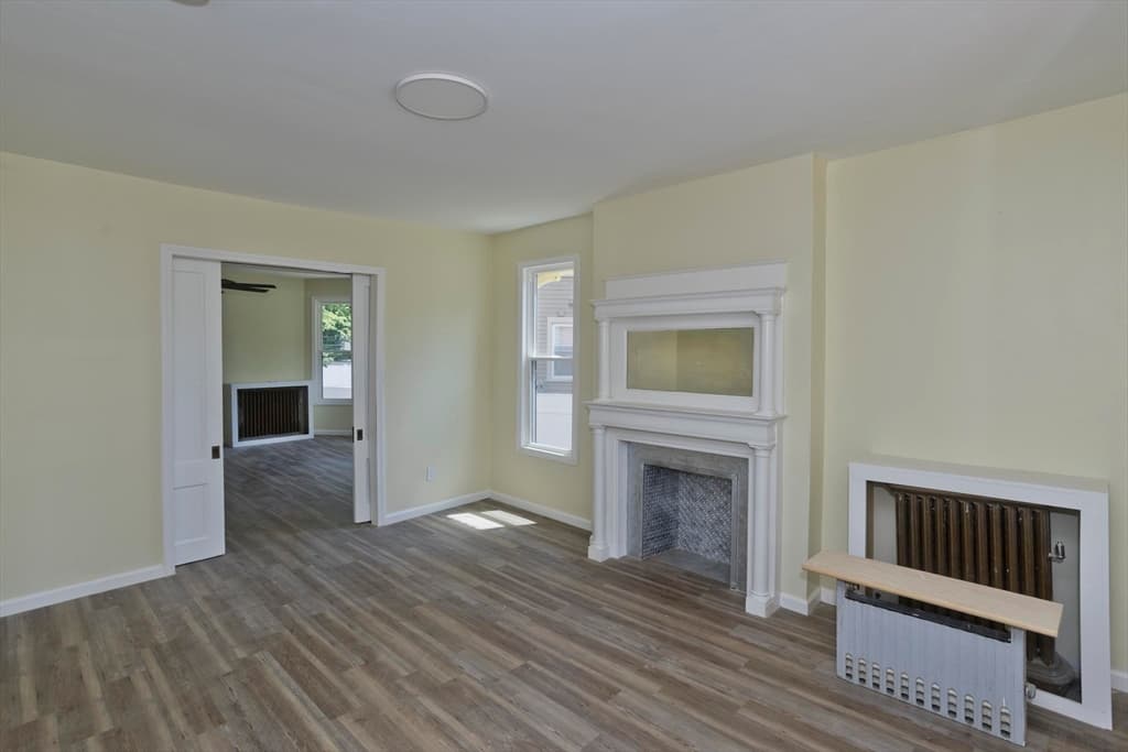 205 St James Ave, Springfield MA 01109 photo 5