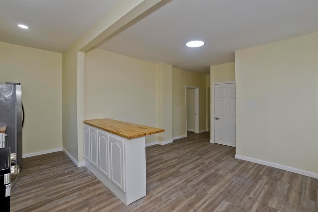205 St James Ave, Springfield MA 01109 photo 10