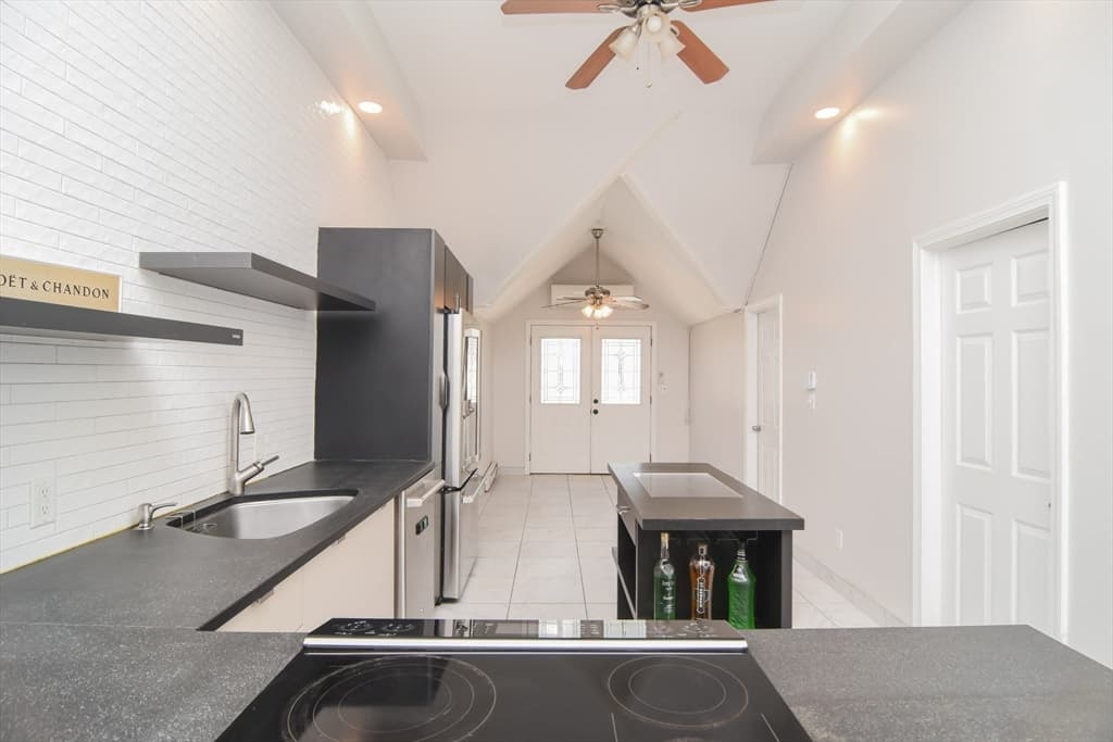 Condominium at 349 Beacon Street # D, Lowell MA 01850, photo 7 of 27