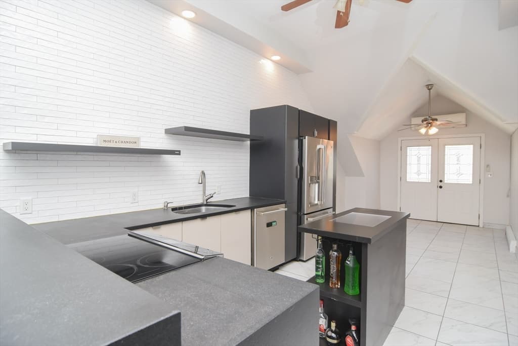 Condominium at 349 Beacon Street # D, Lowell MA 01850, photo 5 of 27