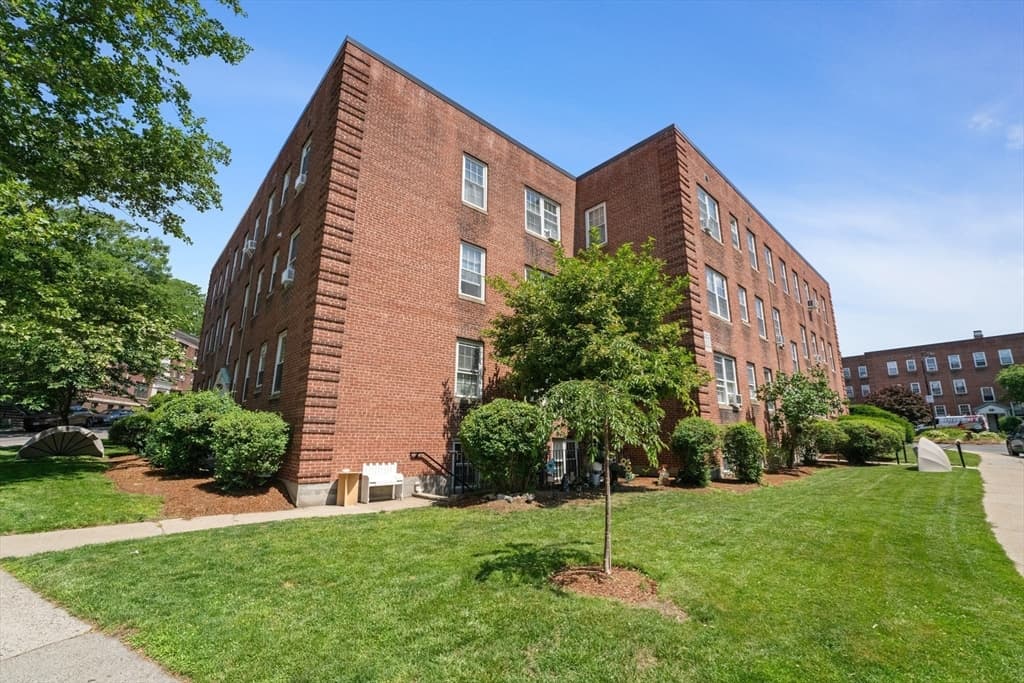Condominium at 1 Lanark Rd # 7, Brookline MA 02445, Brookline, photo 2 of 22