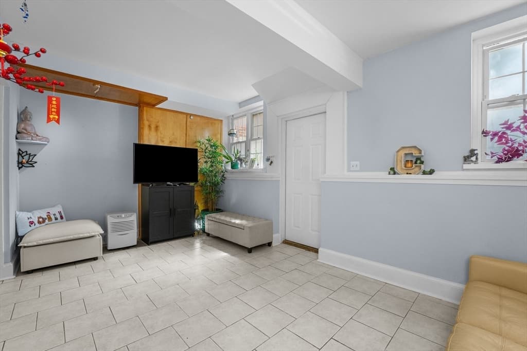 Condominium at 1 Lanark Rd # 7, Brookline MA 02445, Brookline, photo 3 of 22
