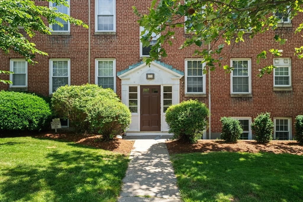 1 Lanark Rd # 7, Brookline MA 02445