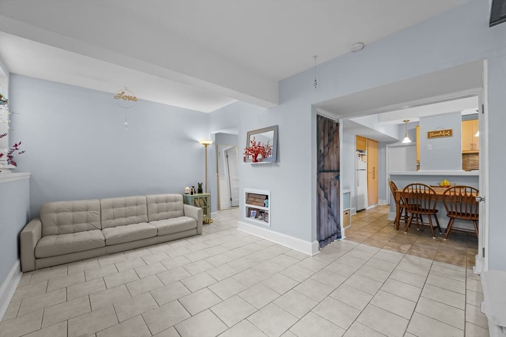 Condominium at 1 Lanark Rd # 7, Brookline MA 02445, Brookline, photo 5 of 22