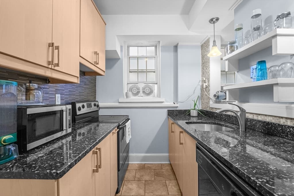 Condominium at 1 Lanark Rd # 7, Brookline MA 02445, Brookline, photo 9 of 22