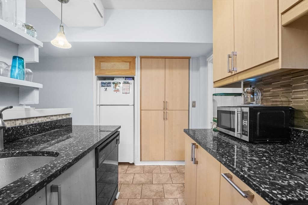 Condominium at 1 Lanark Rd # 7, Brookline MA 02445, Brookline, photo 10 of 22