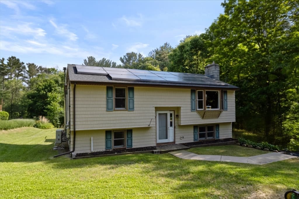 198 Lower Gore Rd, Webster MA 01570