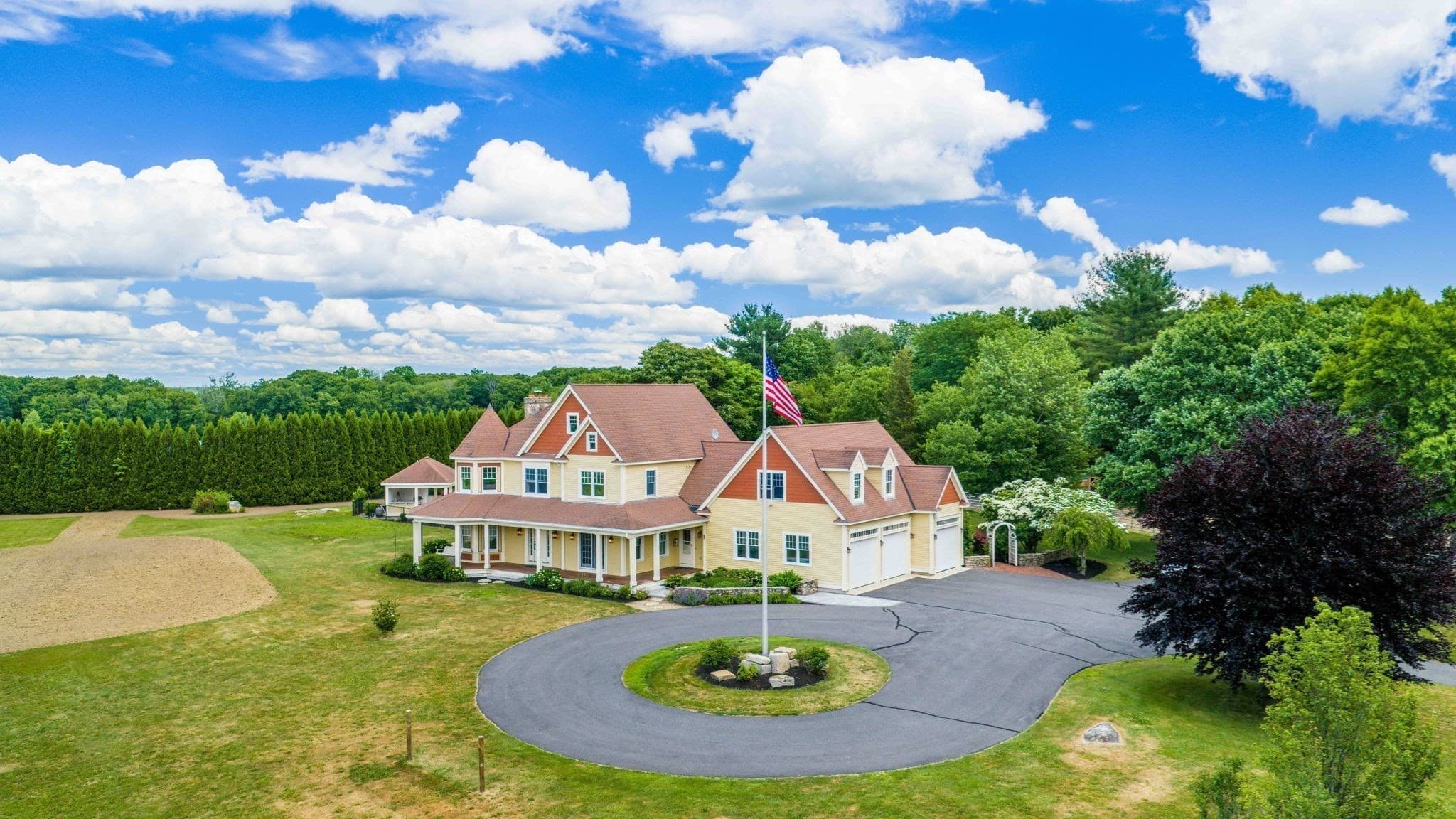 Equestrian at 545 Hazel St, Uxbridge MA 01569, photo 2 of 42