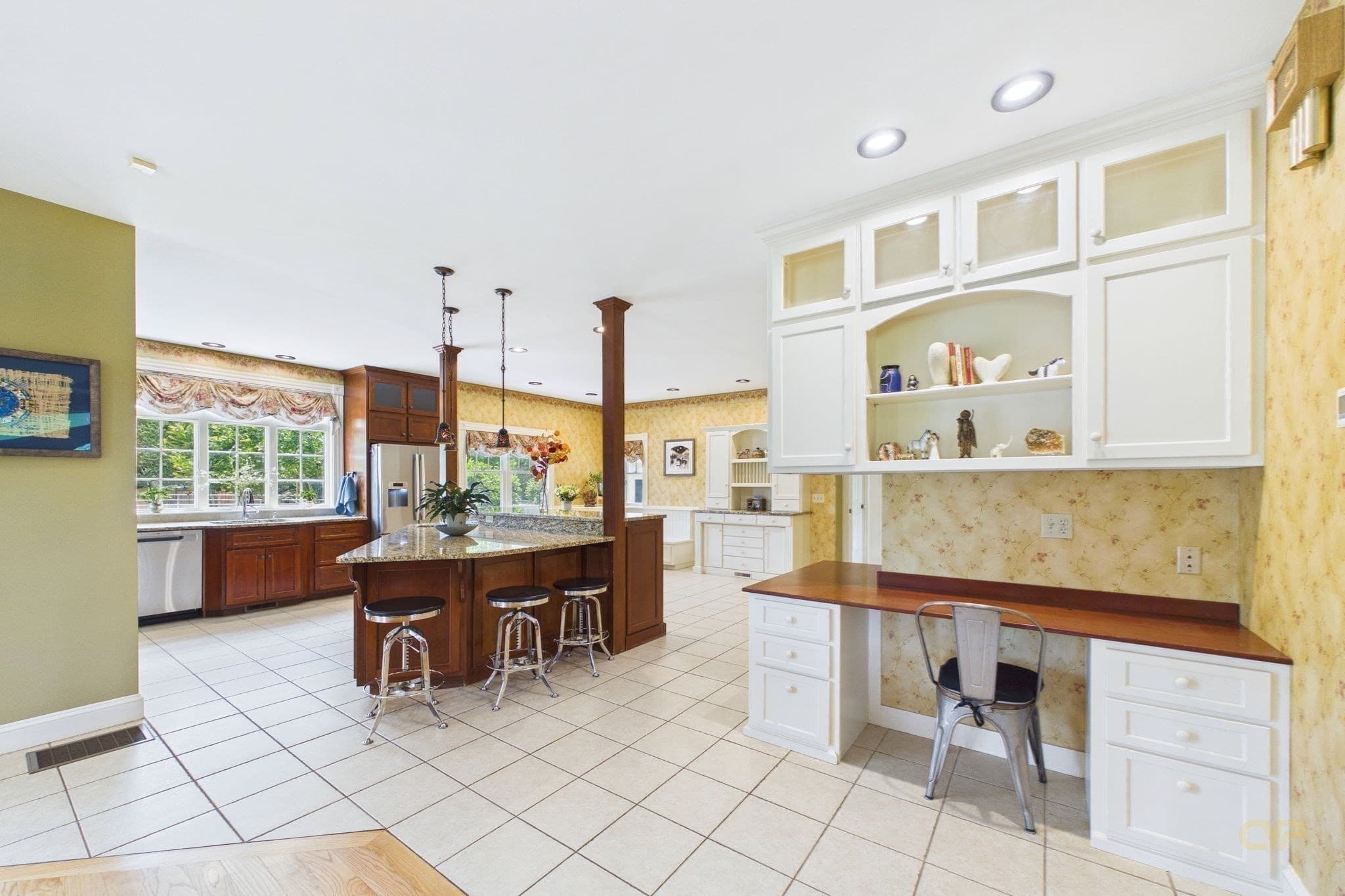 Equestrian at 545 Hazel St, Uxbridge MA 01569, photo 12 of 42