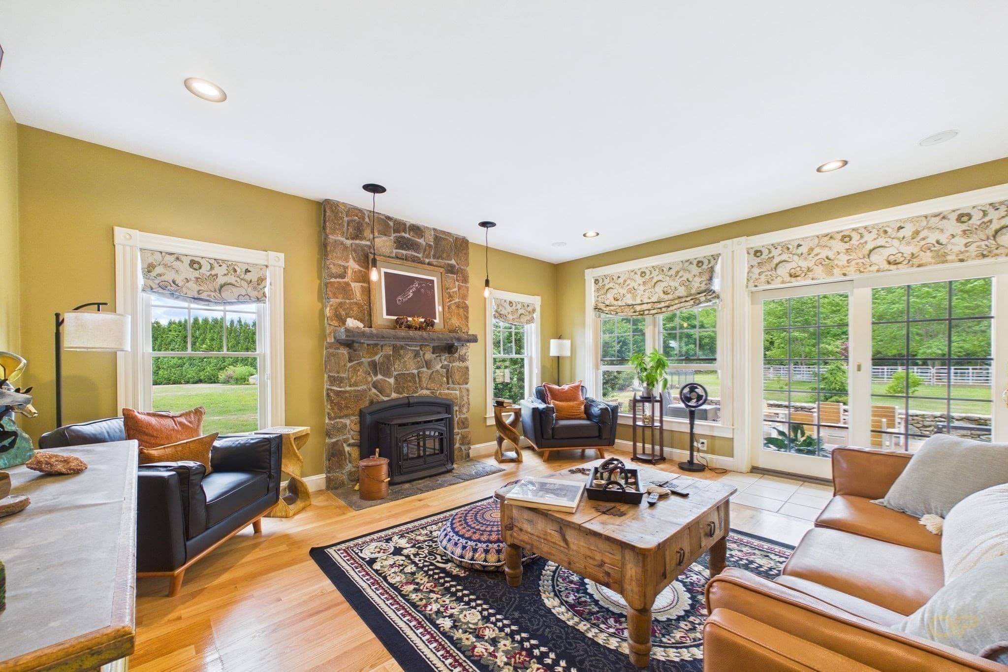 Equestrian at 545 Hazel St, Uxbridge MA 01569, photo 5 of 42
