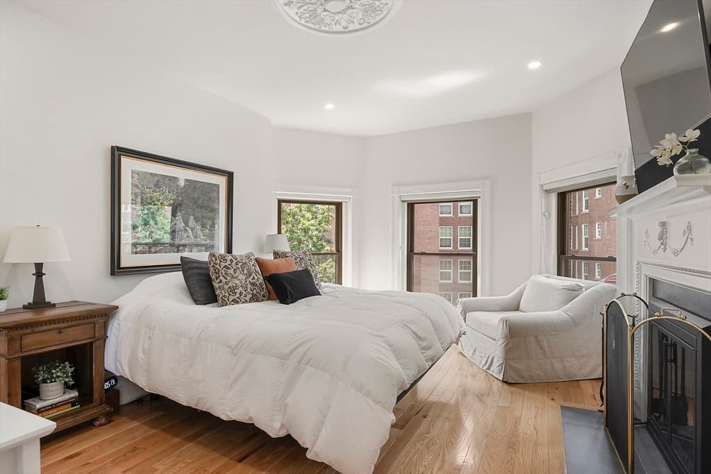 Condominium at 31 Bay State Rd # 4, Boston MA 02215, photo 16 of 42