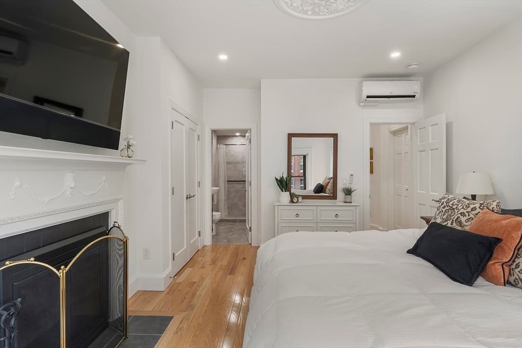 Condominium at 31 Bay State Rd # 4, Boston MA 02215, photo 18 of 42