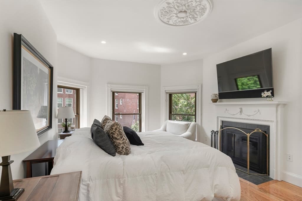 Condominium at 31 Bay State Rd # 4, Boston MA 02215, photo 15 of 42