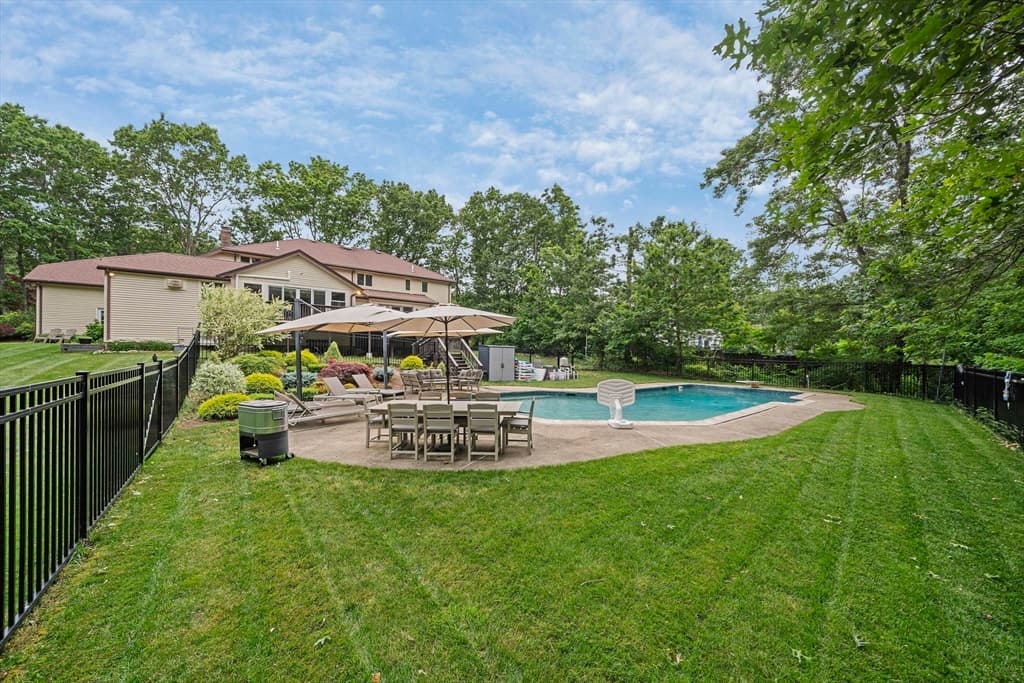 Single Family Residence at 42 Eisenhower Dr, Sharon MA 02067, Sharon, photo 4 of 41
