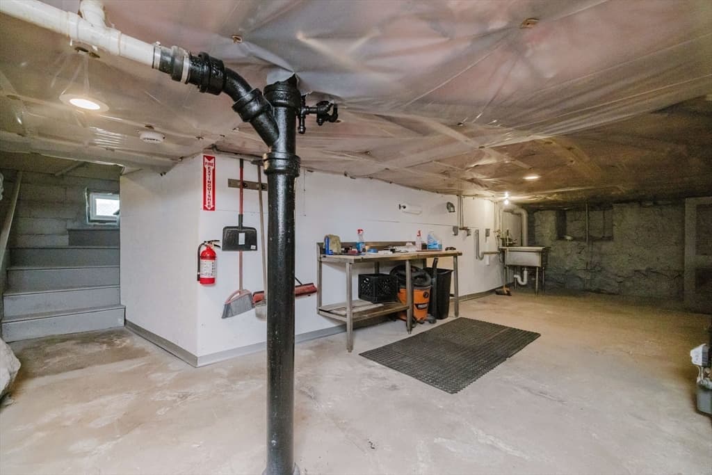 172 Nashua St, Fall River MA 02721 photo 40
