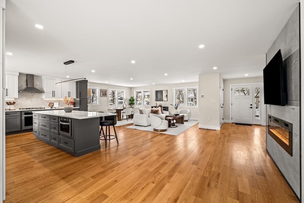 37 Neillian Way # 37, Bedford MA 01730 photo 2
