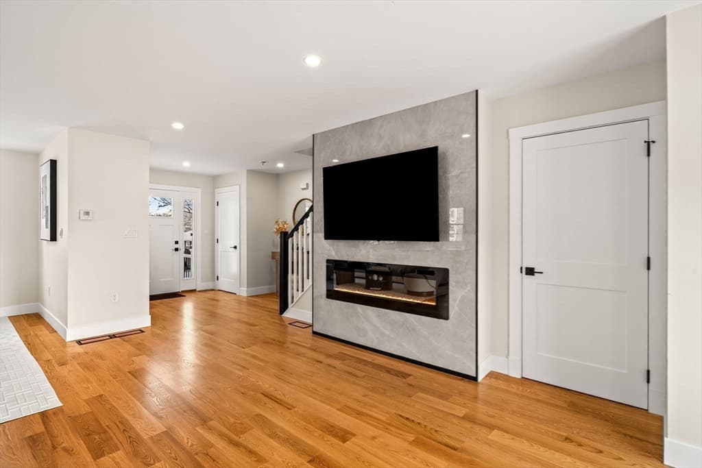 37 Neillian Way # 37, Bedford MA 01730 photo 3