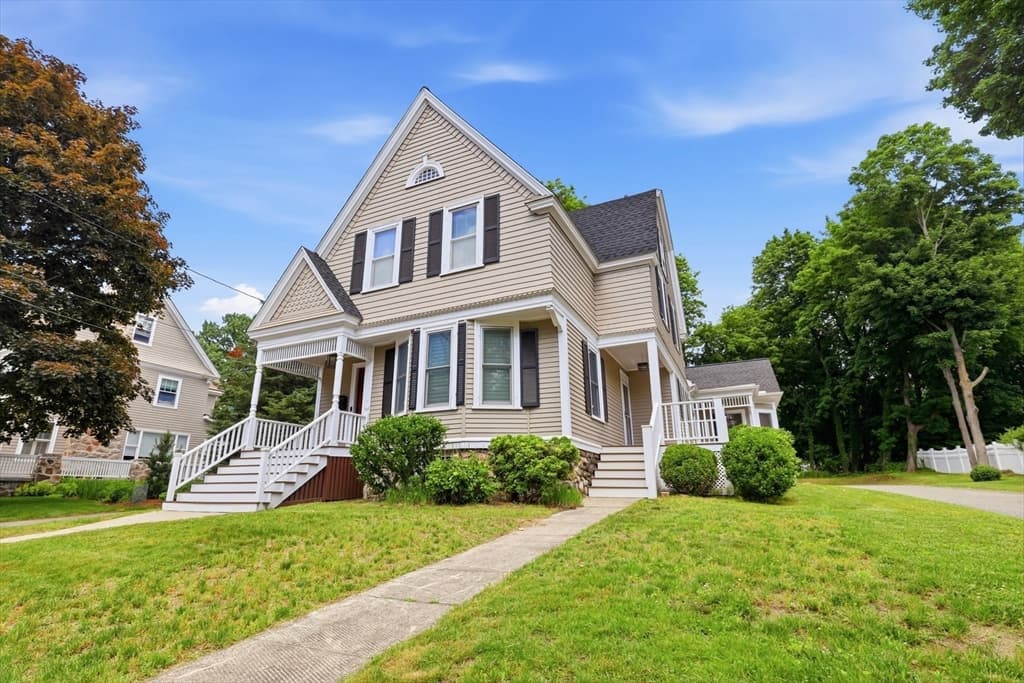 Single Family Residence at 10 Wolcott Ave, Andover MA 01810, photo 2 of 37