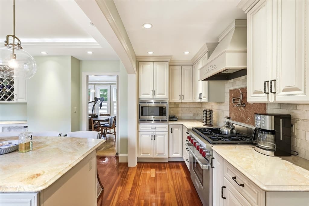 Single Family Residence at 10 Wolcott Ave, Andover MA 01810, photo 6 of 37