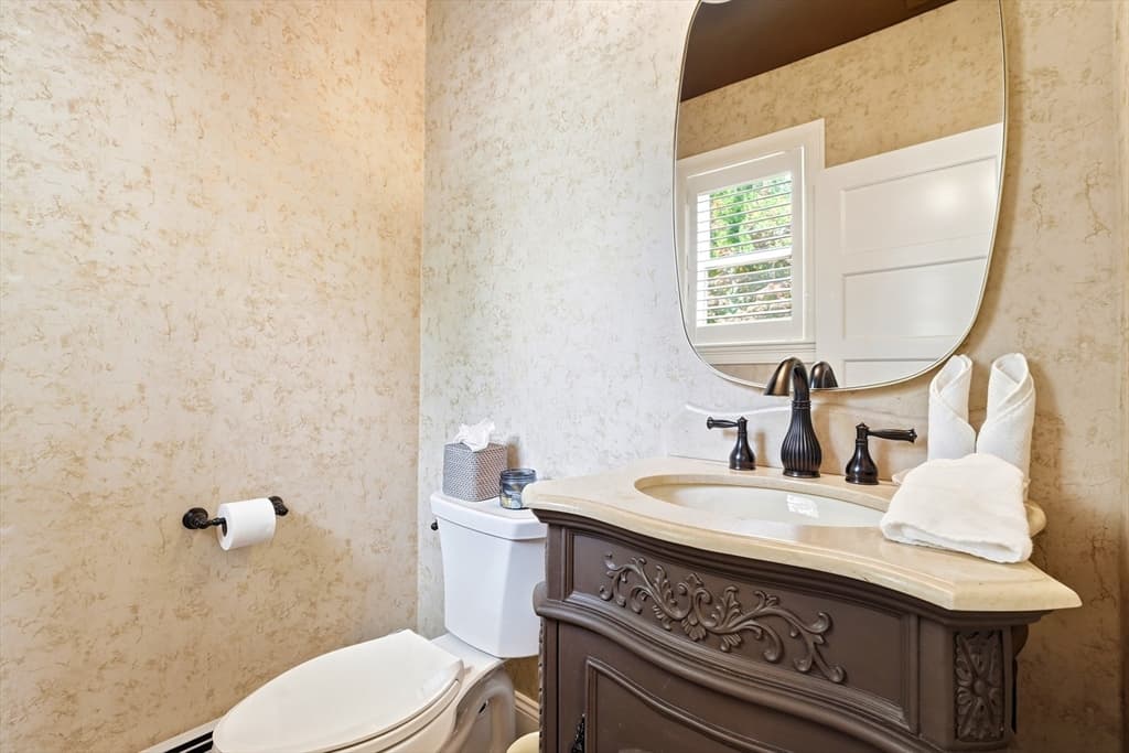 Single Family Residence at 10 Wolcott Ave, Andover MA 01810, photo 13 of 37