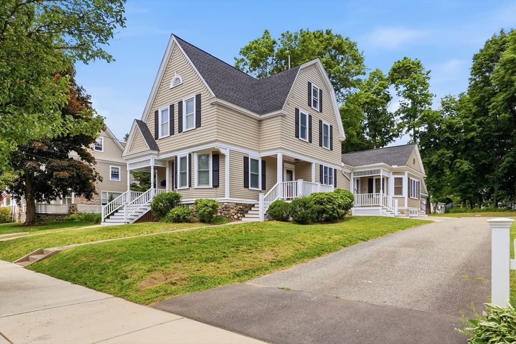 10 Wolcott Ave, Andover MA 01810