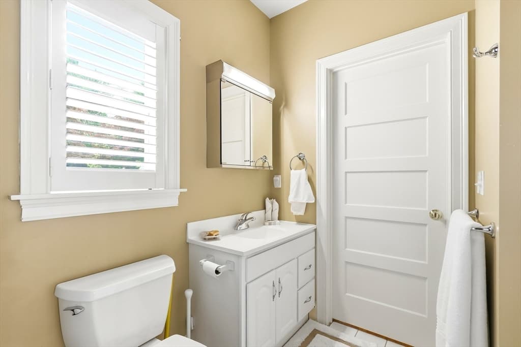 Single Family Residence at 10 Wolcott Ave, Andover MA 01810, photo 31 of 37